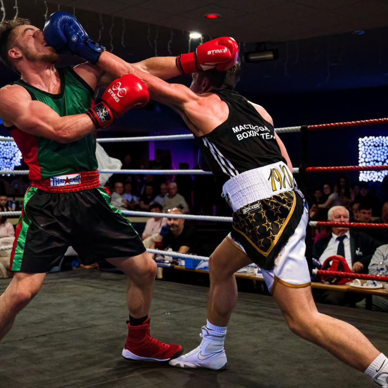 Fred coaching client face-to-face at Elysium gym in Edinburgh